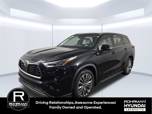 Midnight Black Metallic 2022 Toyota Highlander SUV / Crossover All-Wheel Drive 8-Speed Automatic