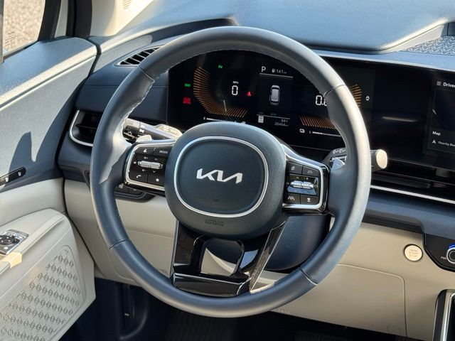 Used 2025 Kia Carnival Hybrid Van