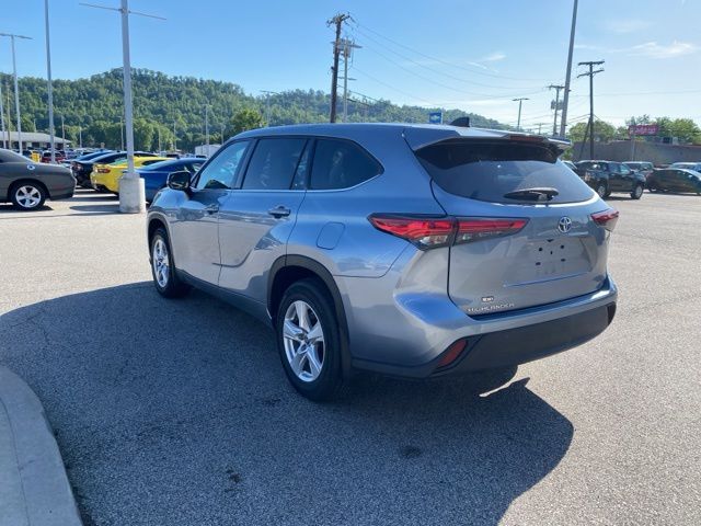 2022 Toyota Highlander Hybrid LE photo