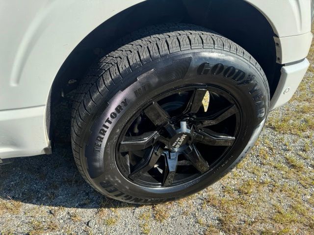 Used 2021 White Ford Limited image 10