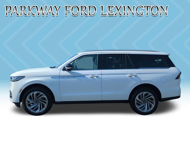 Used 2025 White Lincoln Reserve image 2
