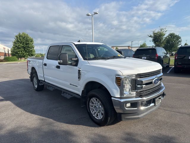 Oxford White 2019 Ford F-250 Super Duty XLT Crew Cab 4WD Pickup Truck Four-Wheel Drive 6-Speed Automatic