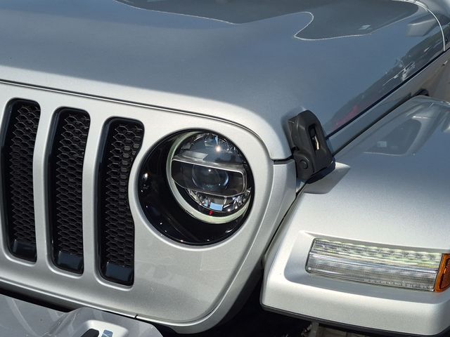Used 2022 Silver Jeep Unlimited Sahara High Altitude image 9