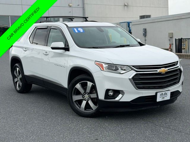 Summit White 2019 Chevrolet Traverse SUV / Crossover Four-Wheel Drive 9-Speed Automatic