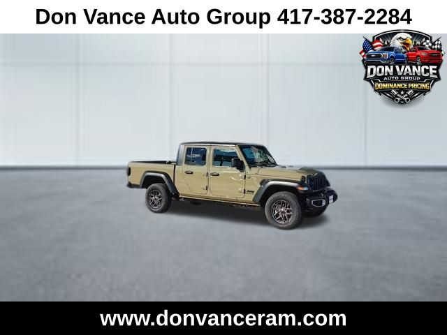 41 2026 Jeep Gladiator Sport S Crew Cab 4WD Pickup Truck Four-Wheel Drive 8-Speed Automatic