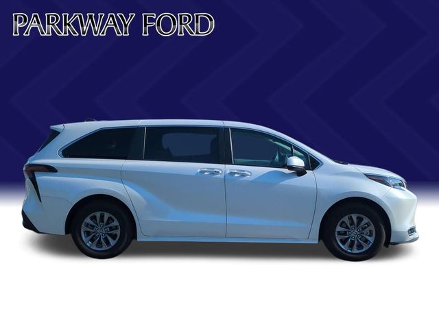 Used 2023 Beige Toyota XLE image 6