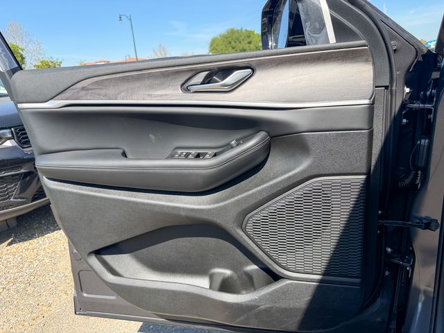 new 2026 Jeep Grand Cherokee car, priced at $37,525