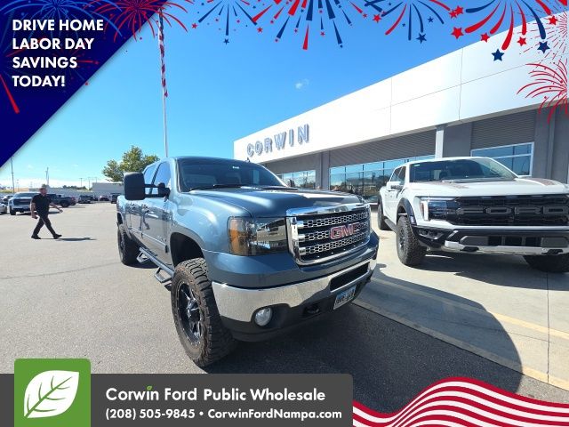 Stealth Gray Metallic 2014 GMC Sierra 2500HD Pickup Truck Four-Wheel Drive 6-Speed Automatic Overdrive