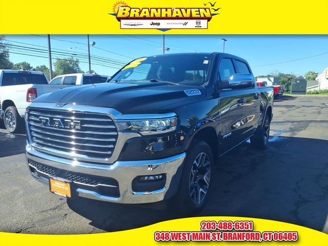 Diamond Black Crystal Pearlcoat 2026 RAM 1500 Pickup Truck Four-Wheel Drive 8-Speed Automatic