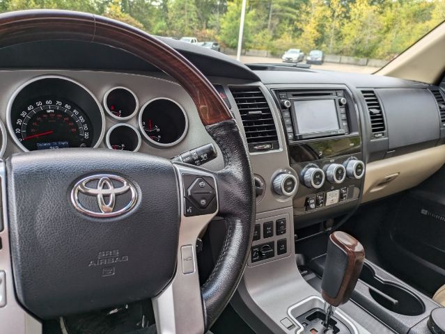 2014 Toyota Sequoia Platinum 36