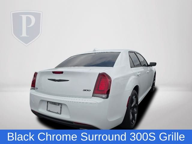 2023 Chrysler 300 Touring 8