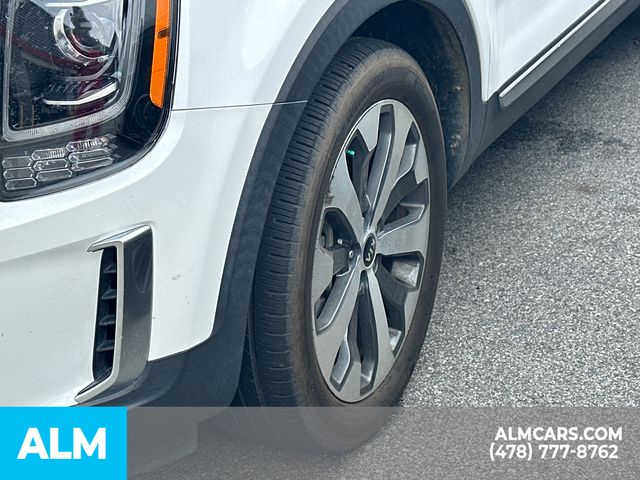 Used 2020 White Kia S image 9