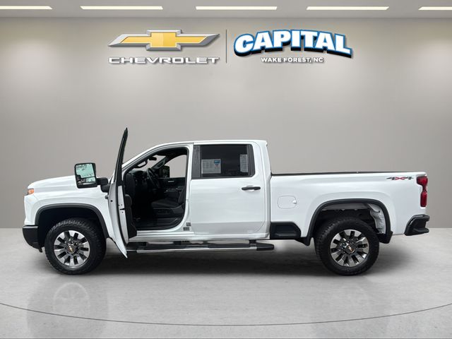 Used 2024 White Chevrolet Custom image 9
