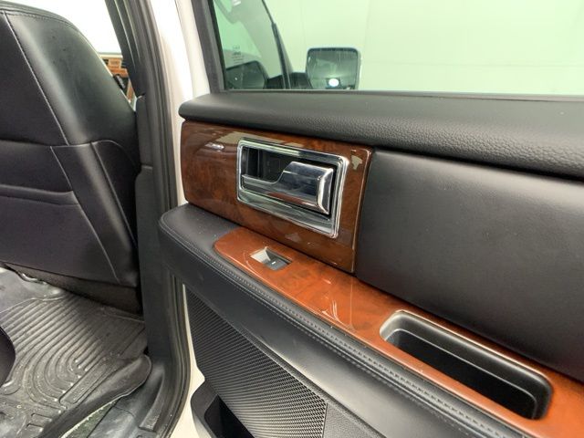 2016 Lincoln Navigator Select 29