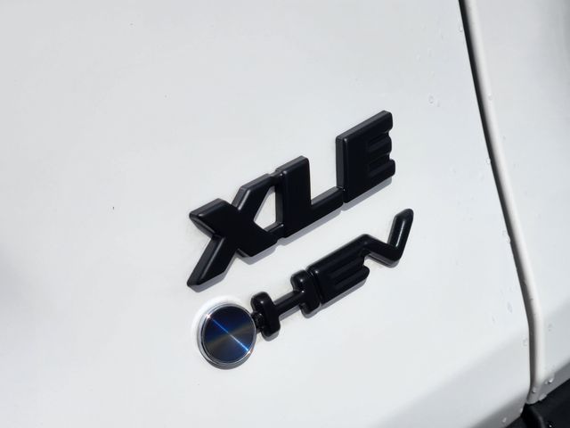 2025 Toyota RAV4 Hybrid XLE - 11