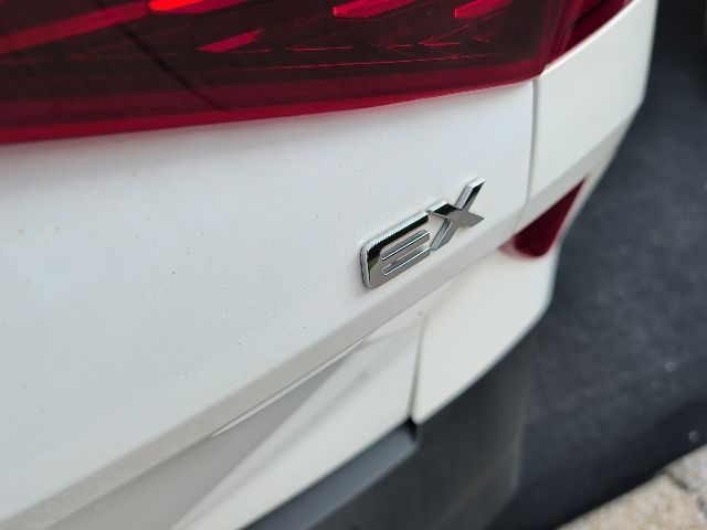 Used 2021 White Kia EX image 8