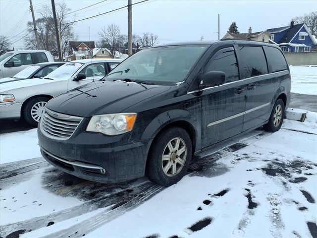 2013 Chrysler Town & Country Touring FWD