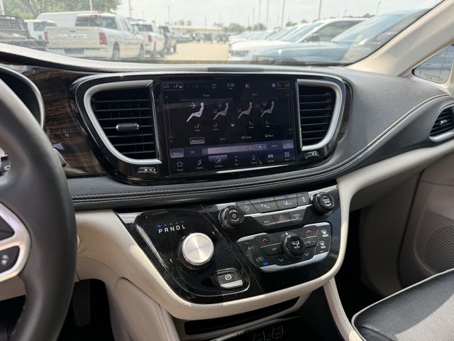 2023 Chrysler Pacifica Limited Gray at Durrett Motor Company