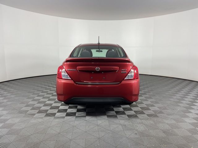 2017 Nissan Versa 1.6 SV 8