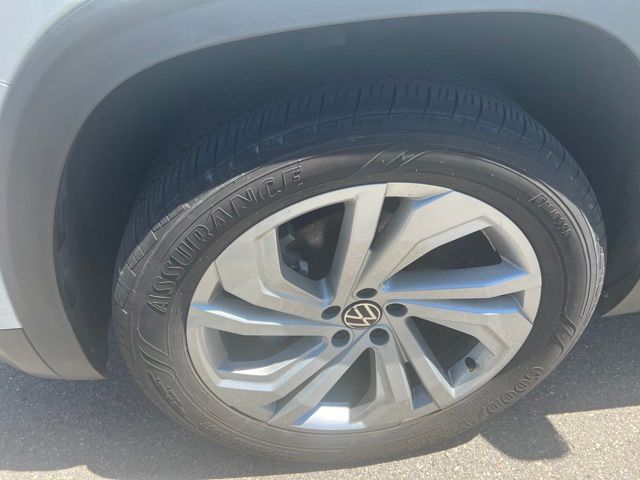 2023 Volkswagen Atlas 3.6L V6 SE w/Technology White at Sutliff Volkswagen