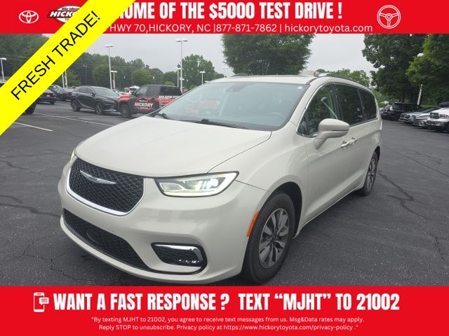 2021 Chrysler Pacifica Touring L's photo