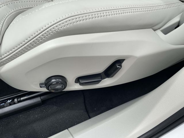 New 2026 White Volvo T8 Ultra image 15