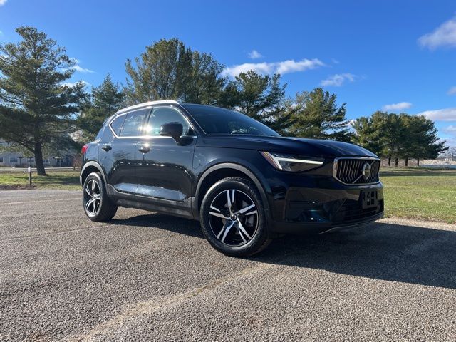 2025 Volvo XC40 B5 Core Bright Theme AWD
