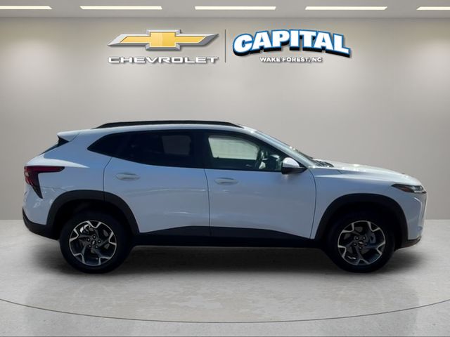 Used 2025 White Chevrolet LT image 8