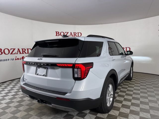 2025 Space White Metallic Ford Explorer Active RWD SUV