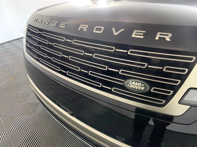 2023 Land Rover Range Rover SE 40