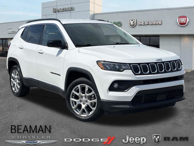 Bright White Clearcoat 2022 Jeep Compass Latitude Lux 4WD SUV / Crossover Four-Wheel Drive 9-Speed Automatic