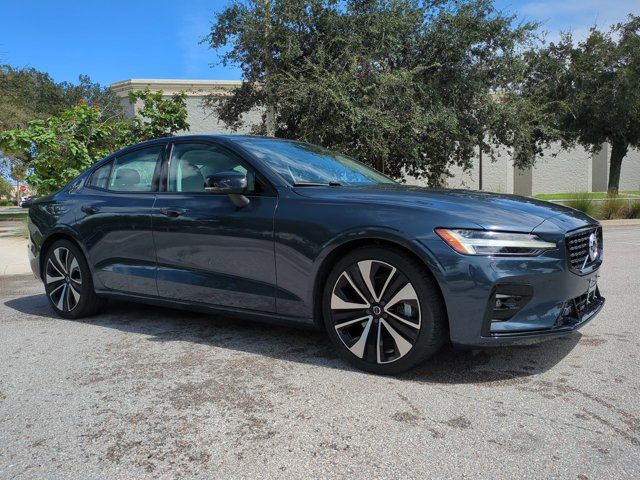 Denim Blue Metallic 2022 Volvo S60 Sedan Front-Wheel Drive Automatic