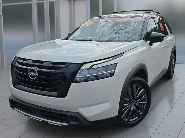 Pearl White Tricoat/Super Black 2024 Nissan Pathfinder SUV / Crossover All-Wheel Drive 9-Speed Automatic