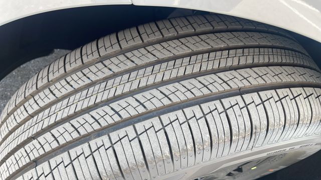 New 2027 Silver Kia LXS image 39