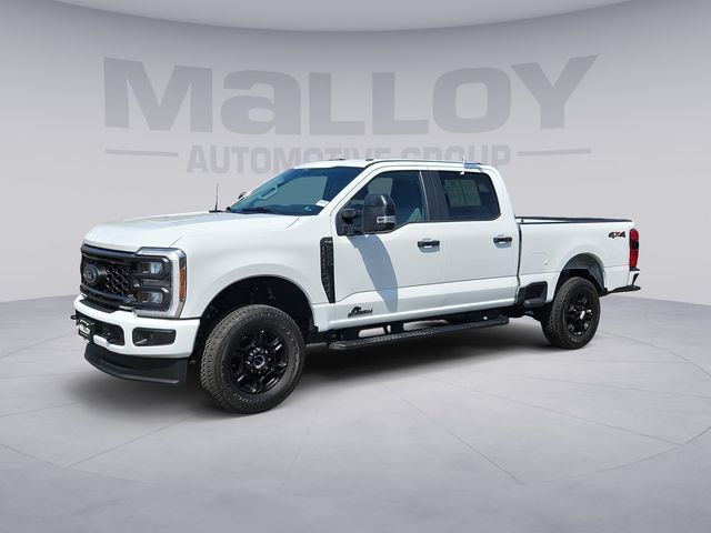 Oxford White 2024 Ford F-350 Super Duty XL Crew Cab 4WD Pickup Truck Four-Wheel Drive Automatic