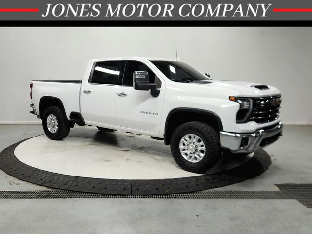 Summit White 2024 Chevrolet Silverado 2500HD Pickup Truck Four-Wheel Drive Automatic