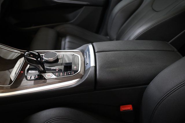 Used 2022 Black BMW xDrive40i image 26