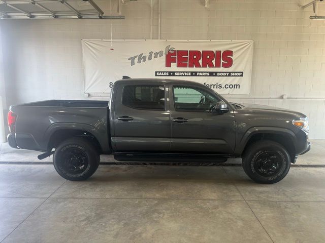 2022 Toyota Tacoma SR photo