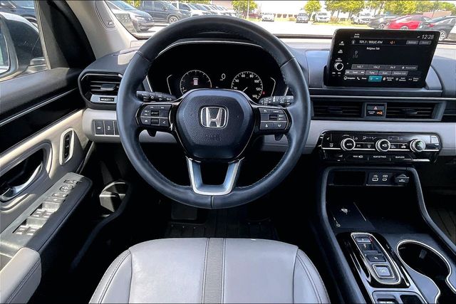 Used 2025 Honda Pilot Touring 4D Sport Utility