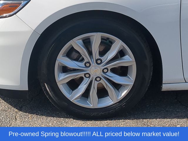 Used 2025 Summit White Chevrolet LT image 18