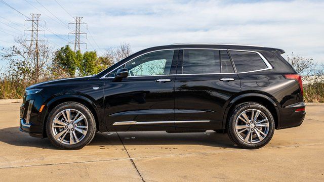 2025 Cadillac XT6 Premium Luxury - 3