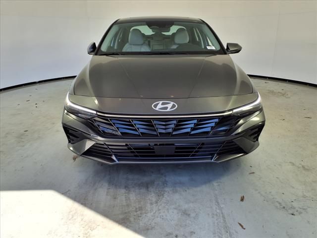 2025 Hyundai Elantra Limited photo