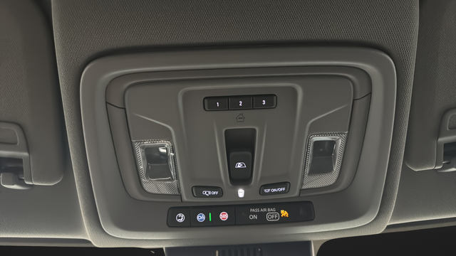 Used 2024 Summit White Chevrolet RST image 33