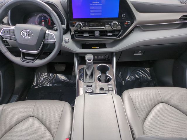 used 2023 Toyota Highlander car, priced at $40,991