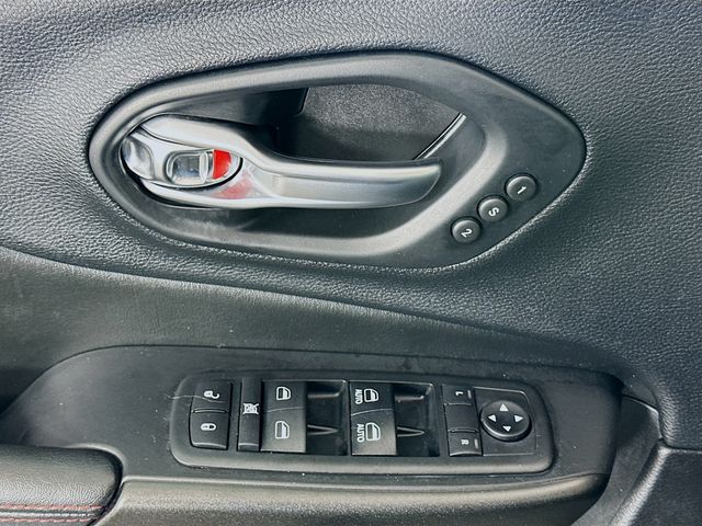 Thumbnail: 2019 Jeep Cherokee - 18