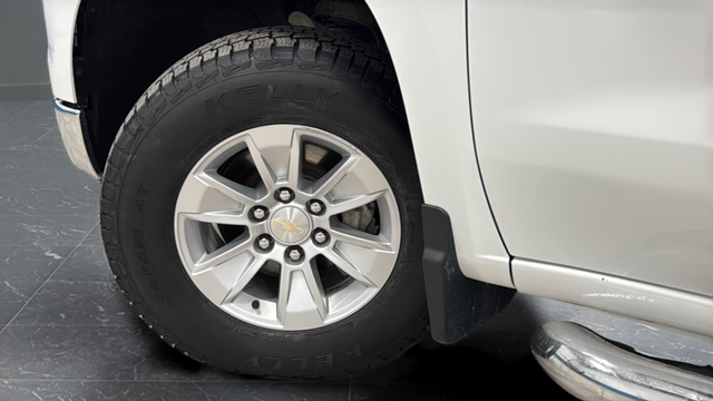 Used 2023 Summit White Chevrolet LT image 28