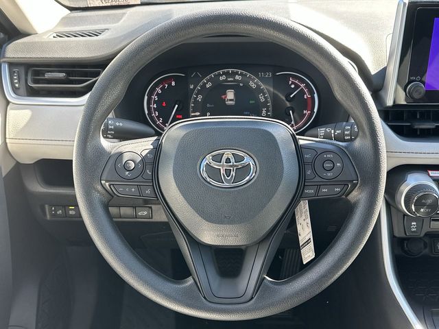 2025 Toyota RAV4 XLE 8