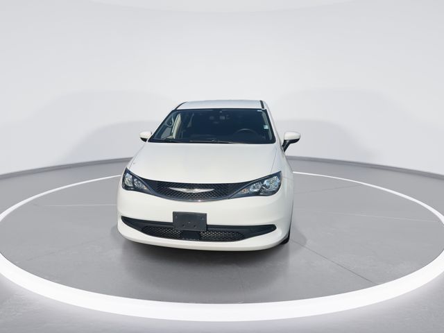 Used 2021 White Chrysler LX image 3