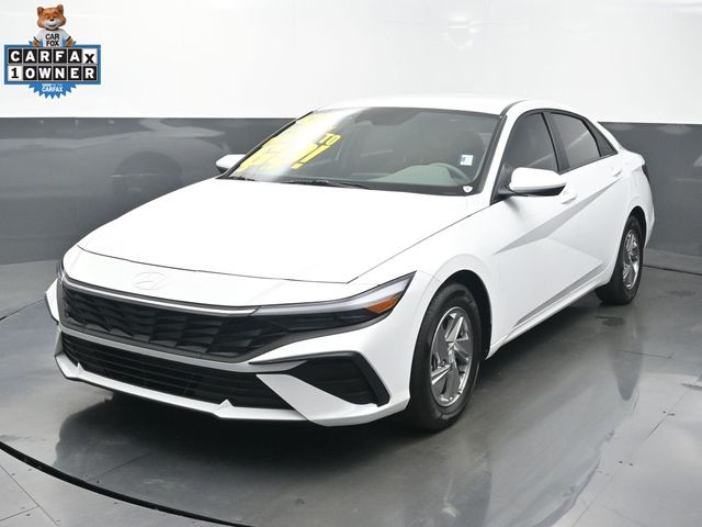 Serenity White 2025 Hyundai Elantra Sedan Front-Wheel Drive Continuously Variable Transmission
