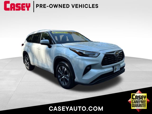  2022 Toyota Highlander XLE AWD   